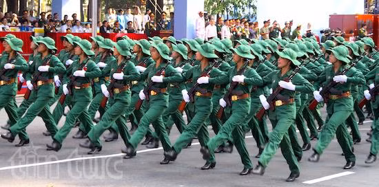 Diễu binh, diễu hành mừng 40 năm thống nhất đất nước ảnh 10