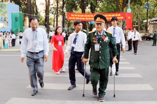 Diễu binh, diễu hành mừng 40 năm thống nhất đất nước ảnh 21