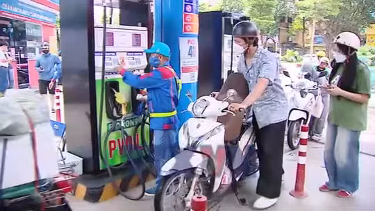Đề xuất công khai giá xăng dầu trước khi điều chỉnh ít nhất 30 phút