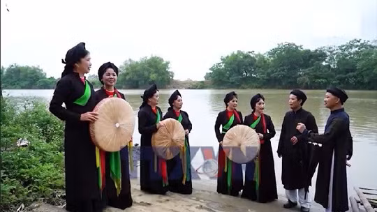 Thông điệp lịch sử: Câu hát dân ca níu chân người về