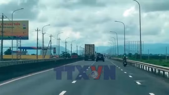Bảo đảm an toàn giao thông mùa mưa bão
