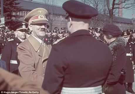 Những tấm hình màu hiếm hoi về Adolf Hitler ảnh 2