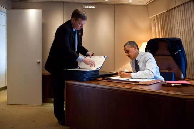 Đột nhập 'văn phòng bay' của Tổng thống Obama ảnh 6