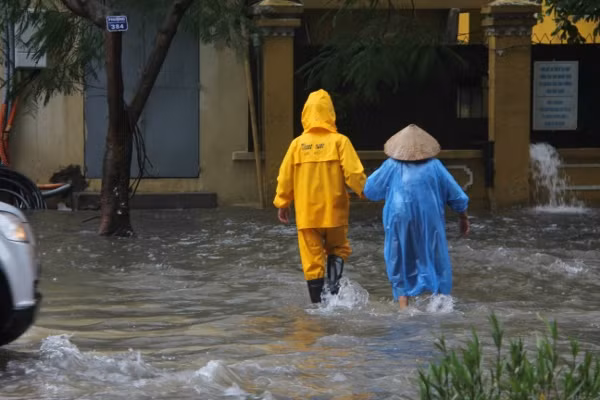 Mưa dai dẳng, trung tâm Hà Nội ngập nặng ảnh 5