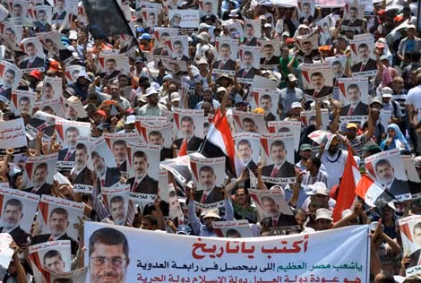 Người ủng hộ ông Morsi xây 'bức tường thép' ảnh 1