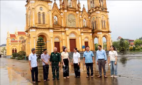 Bồi dưỡng, phát triển đảng viên ở vùng đồng bào Công giáo