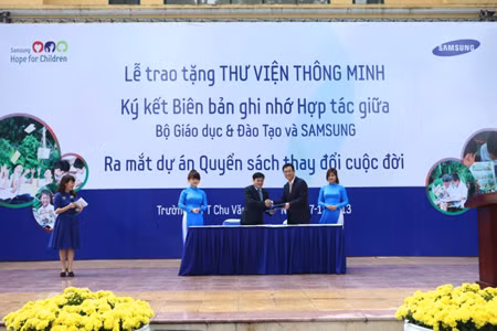 300 học sinh nhảy flashmob cổ vũ chương trình 'Quyển sách thay đổi cuộc đời' ảnh 2