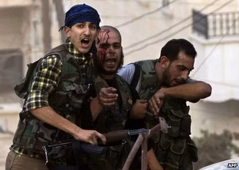Lực lượng nổi dậy đang tan rã trên đấu trường Syria ảnh 1