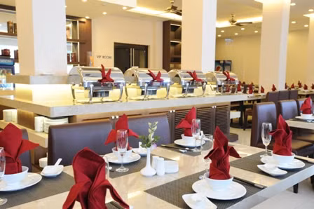 Nét châu Âu giữa lòng phố cổ Hà Nội ảnh 1
