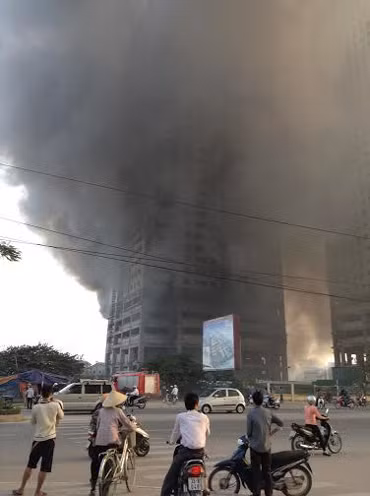 Đã dập tắt đám cháy lớn ở khu đô thị mới An Hưng, Hà Đông ảnh 1