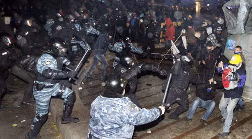 Căng thẳng tại Ukraine sau vụ cảnh sát trấn áp biểu tình ảnh 1