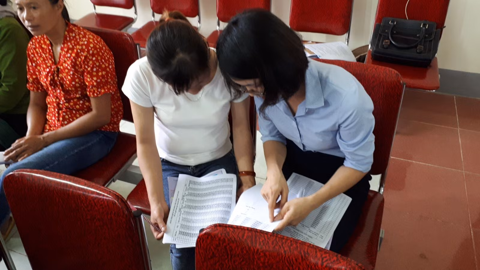 Tư vấn cụ thể các mức đóng BHXH tự nguyện cho người dân.