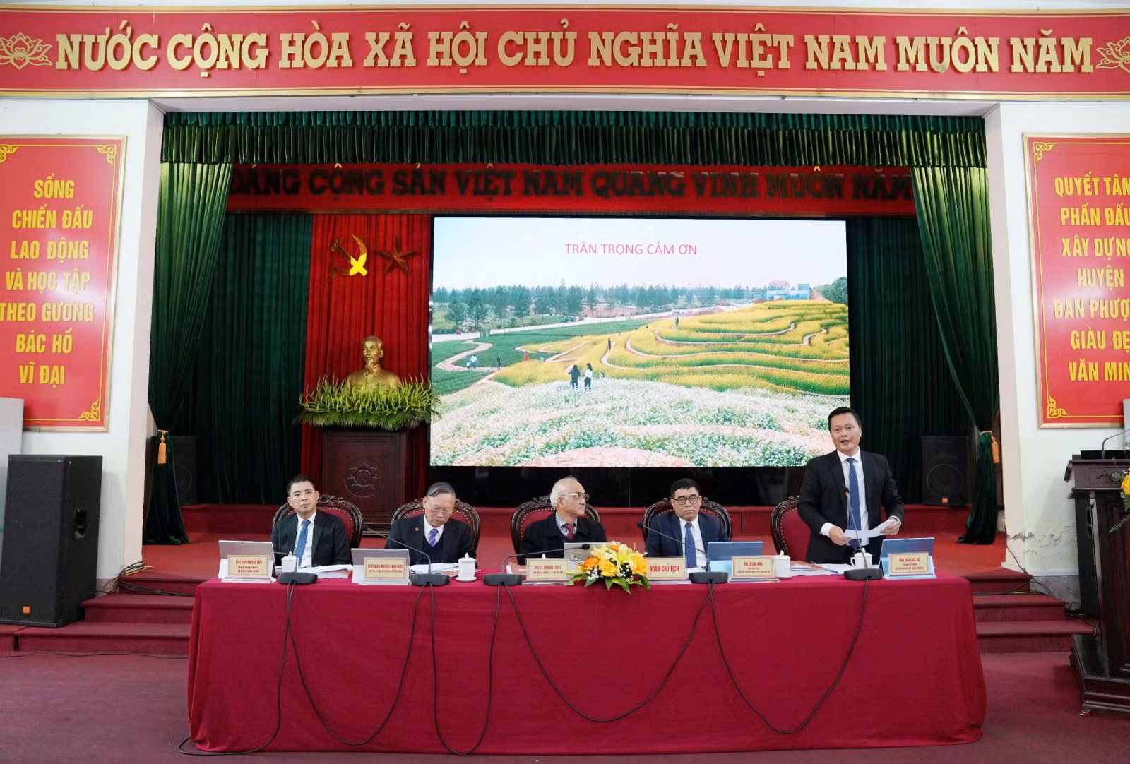 Chú thích ảnh