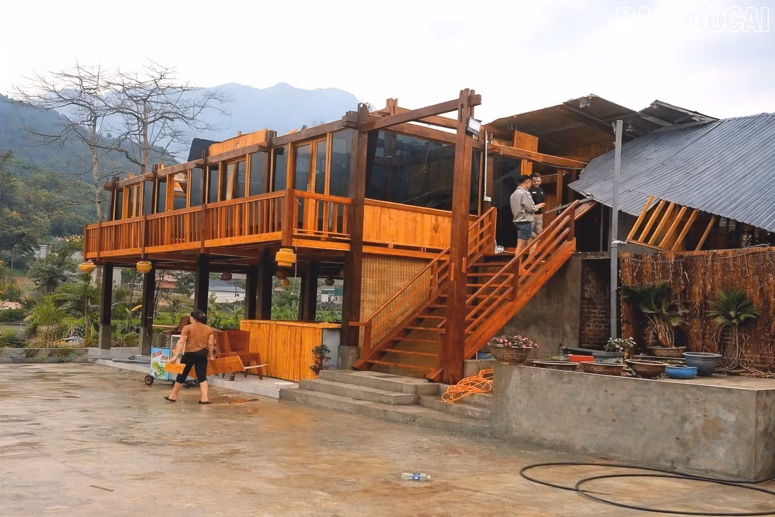 Dông lốc gây nhiều thiệt hại ở Lào Cai