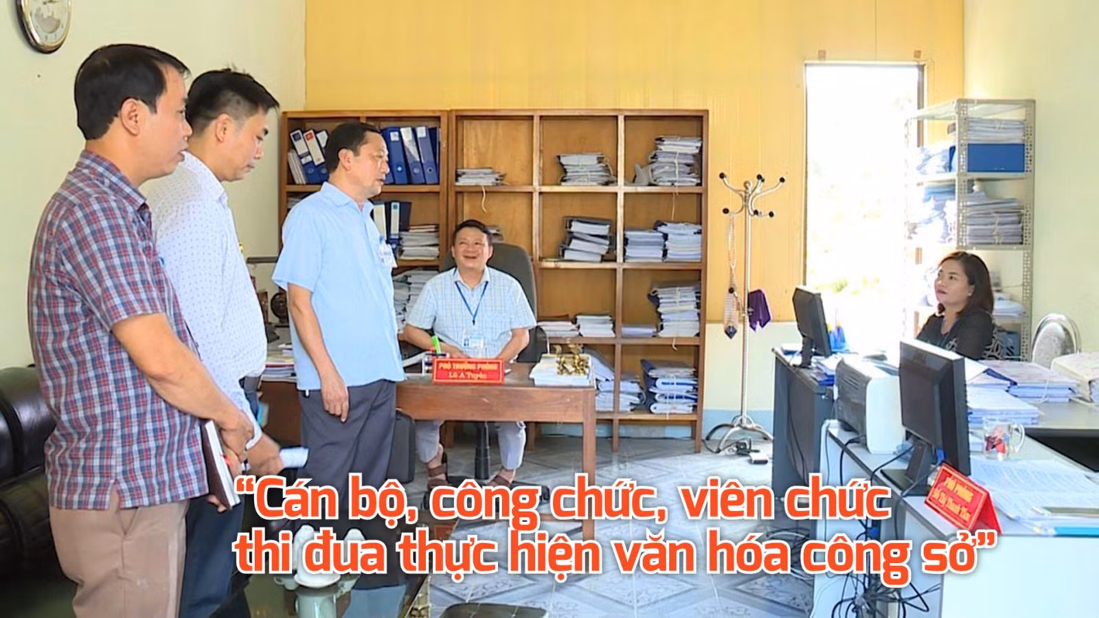 Ông Nguyễn Thành Công, Phó Trưởng Ban Tổ chức, Nội vụ tỉnh Hà Giang cùng đoàn công tác kiểm tra việc thực hiện Quy chế văn hóa công sở, kỷ luật, kỷ cương tại Sở Xây dựng tỉnh Hà Giang.