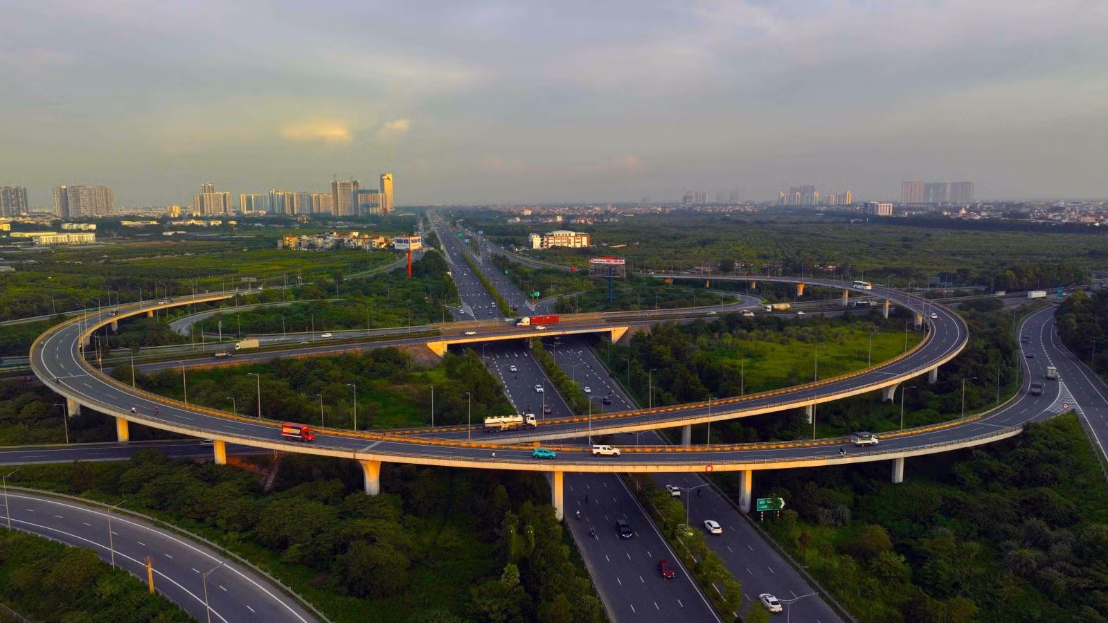 Nút giao thông đầu tuyến đường cao tốc Hà Nội - Hải Phòng.