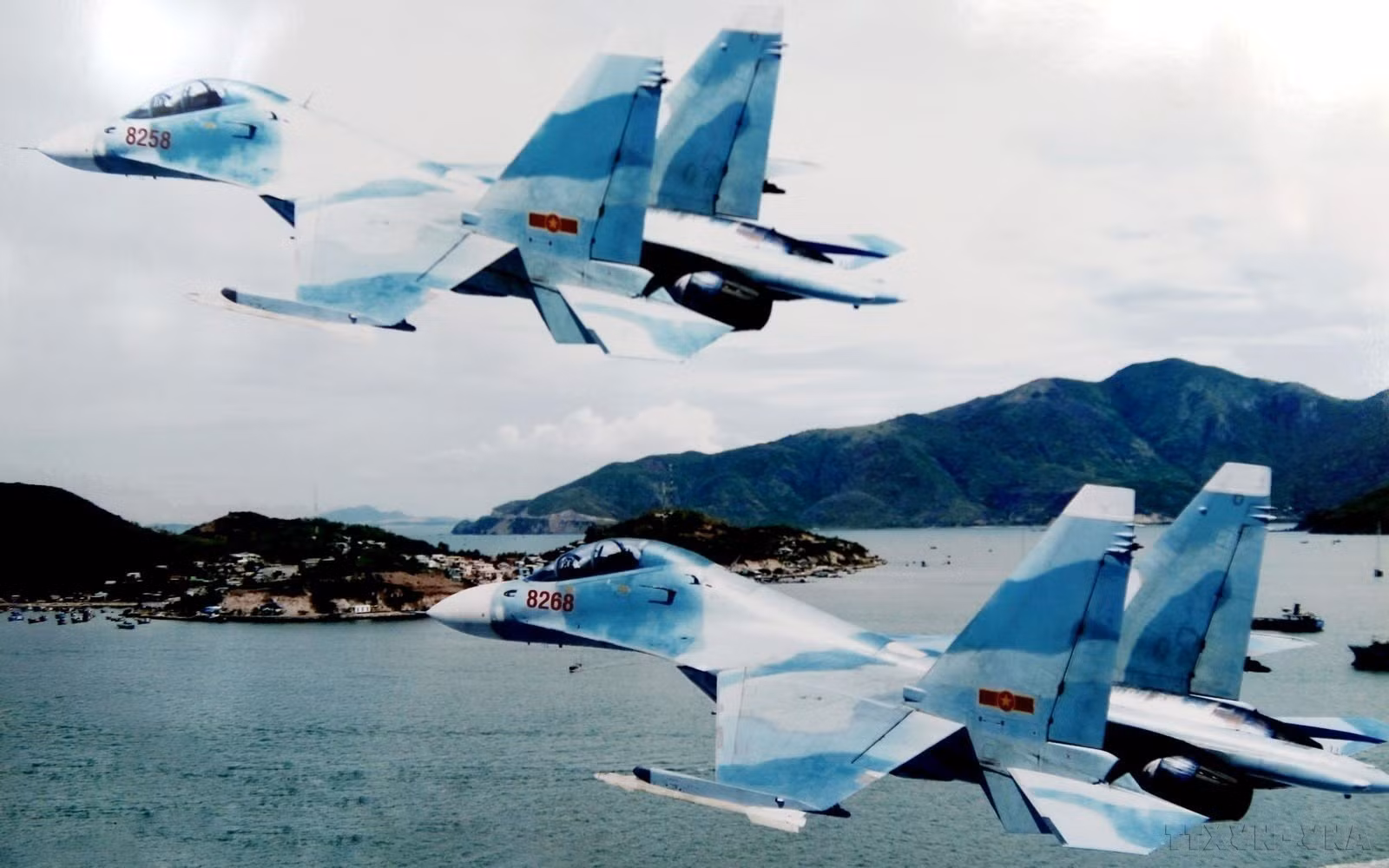 Biên đội bay SU-30MK của Trung đoàn 935 (Sư đoàn Không quân 370) bay tuần tiễu trên biển.