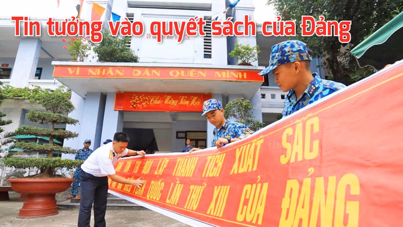 Quân, dân đảo Sinh Tồn treo khẩu hiệu thi đua chào mừng Đại hội Đảng lần thứ XIII.