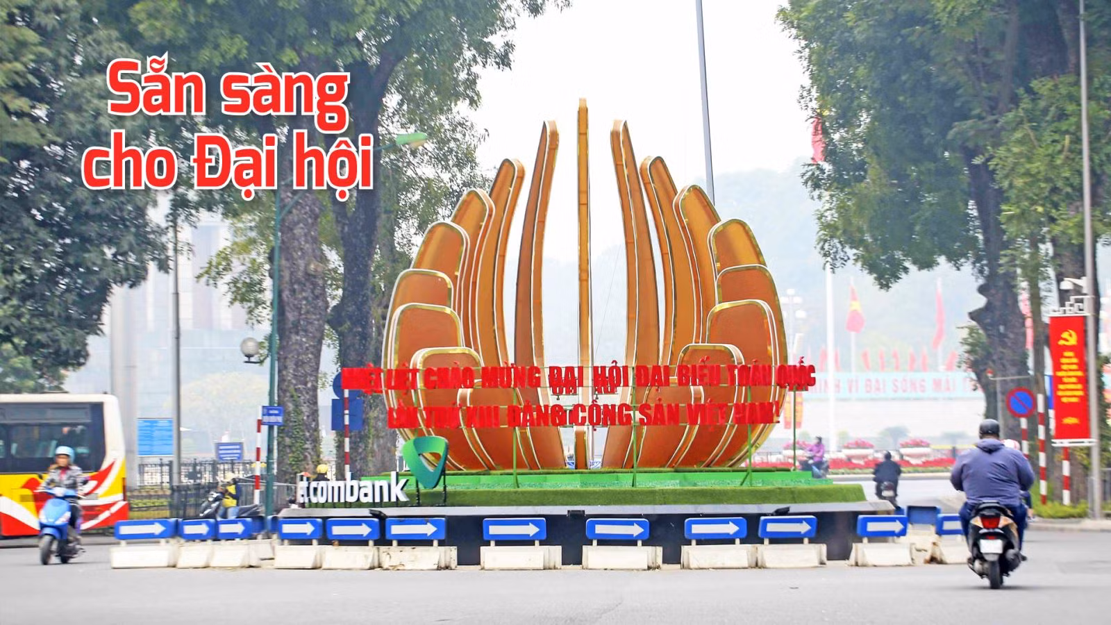 Khối biểu tượng chào mừng Đại hội XIII của Đảng đặt trên đường Điện Biên Phủ khu vực gần Lăng Bác.