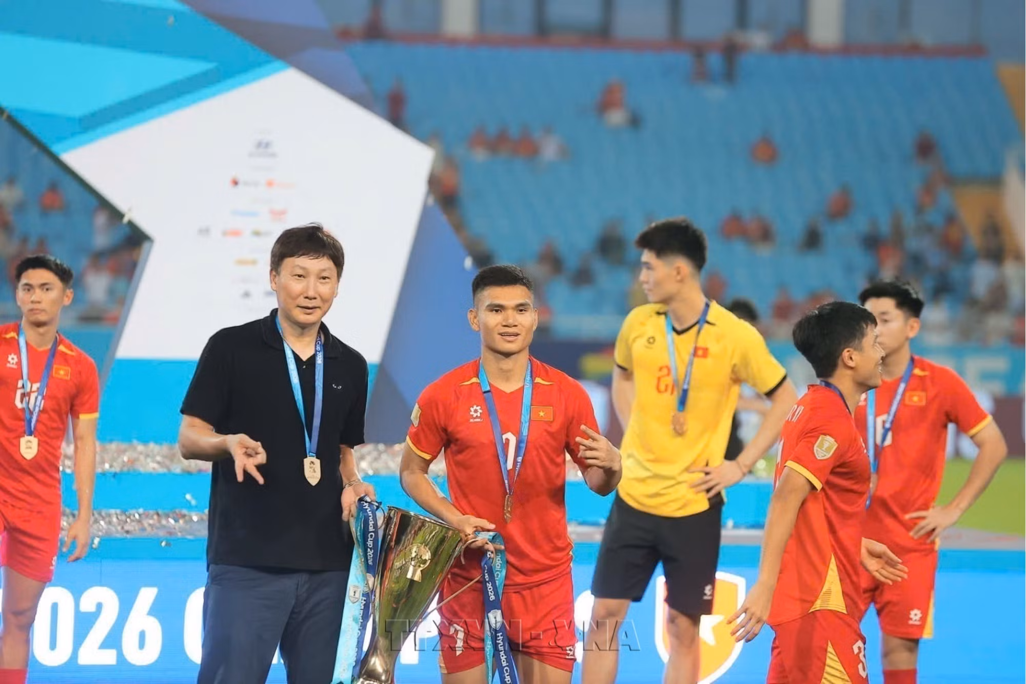 Những ‘nước cờ’ của HLV Kim Sang-sik tại sân chơi FIFA