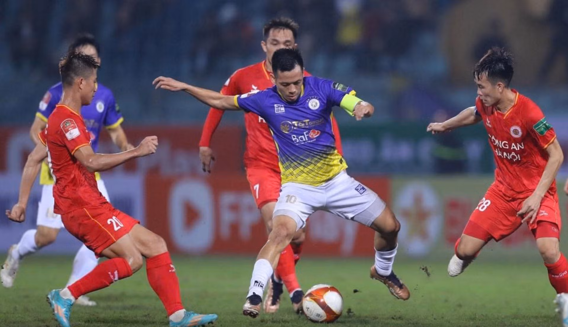 Trận derby Thủ đô: Khi Polking đấu trí cùng Kewell