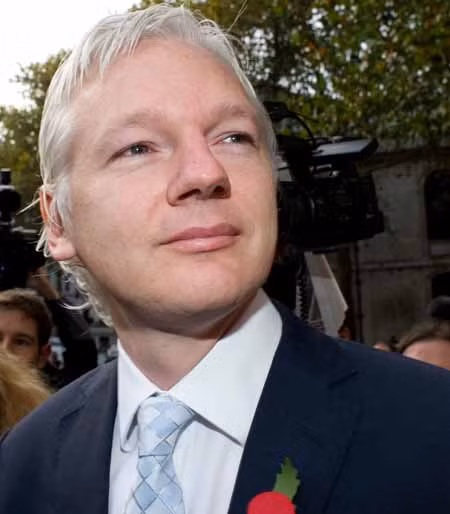  Nhà sáng lập WikiLeaks xuất hiện trước truyền thông ảnh 1