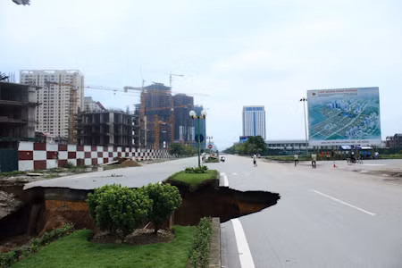 Cận cảnh 'hố tử thần' vừa xuất hiện ở Hà Nội ảnh 4