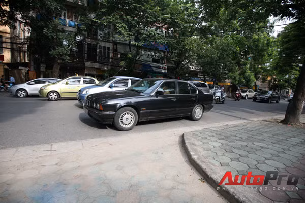 Khoảng 190 triệu: Mua Honda SH hay… BMW Series 5?! ảnh 1