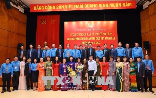 Đổi mới phương thức hoạt động, xây dựng đội ngũ cán bộ Công đoàn vững mạnh ảnh 1
