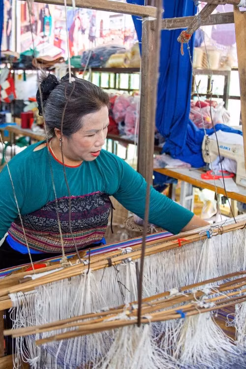 Bảo tồn nghề dệt truyền thống gắn với tạo sinh kế cho đồng bào dân tộc thiểu số