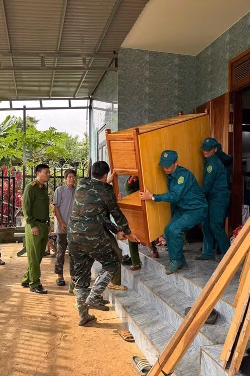 Lâm Đồng: Di dời các hộ dân ra khỏi vùng sạt lở tại Đắk Snao