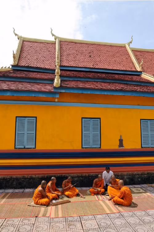 Đẩy mạnh dạy tiếng dân tộc, nâng cao năng lực ngoại ngữ cho học sinh