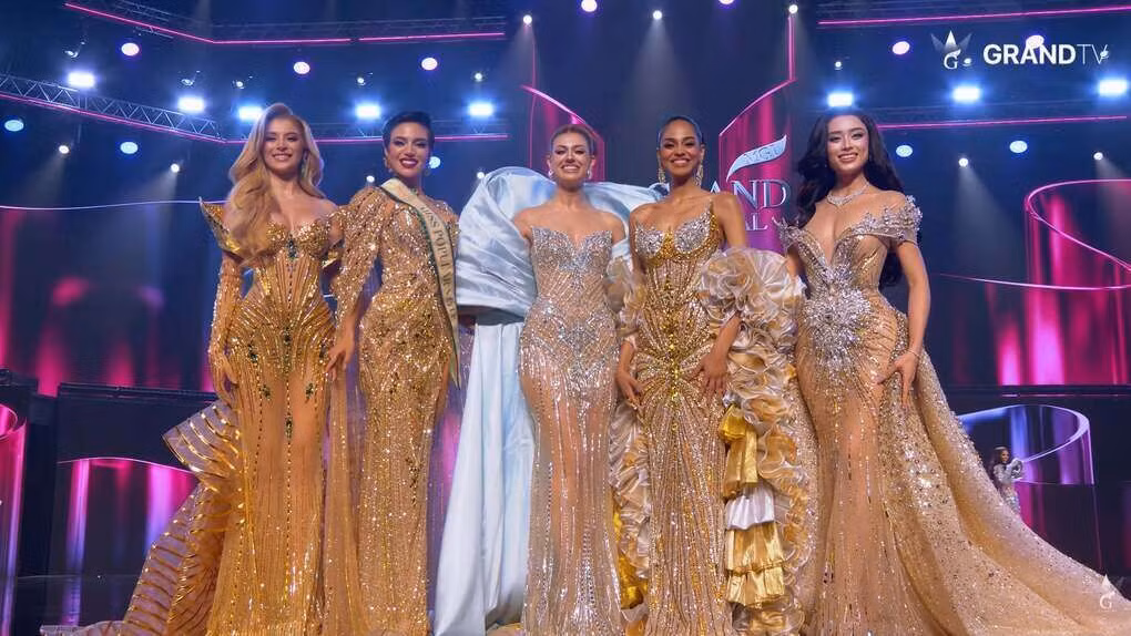 Top 5 chung kết Miss Grand International 2026 (từ trái sang): Guatemala, Ecuador, Hà Lan, Tanzania và Việt Nam.
