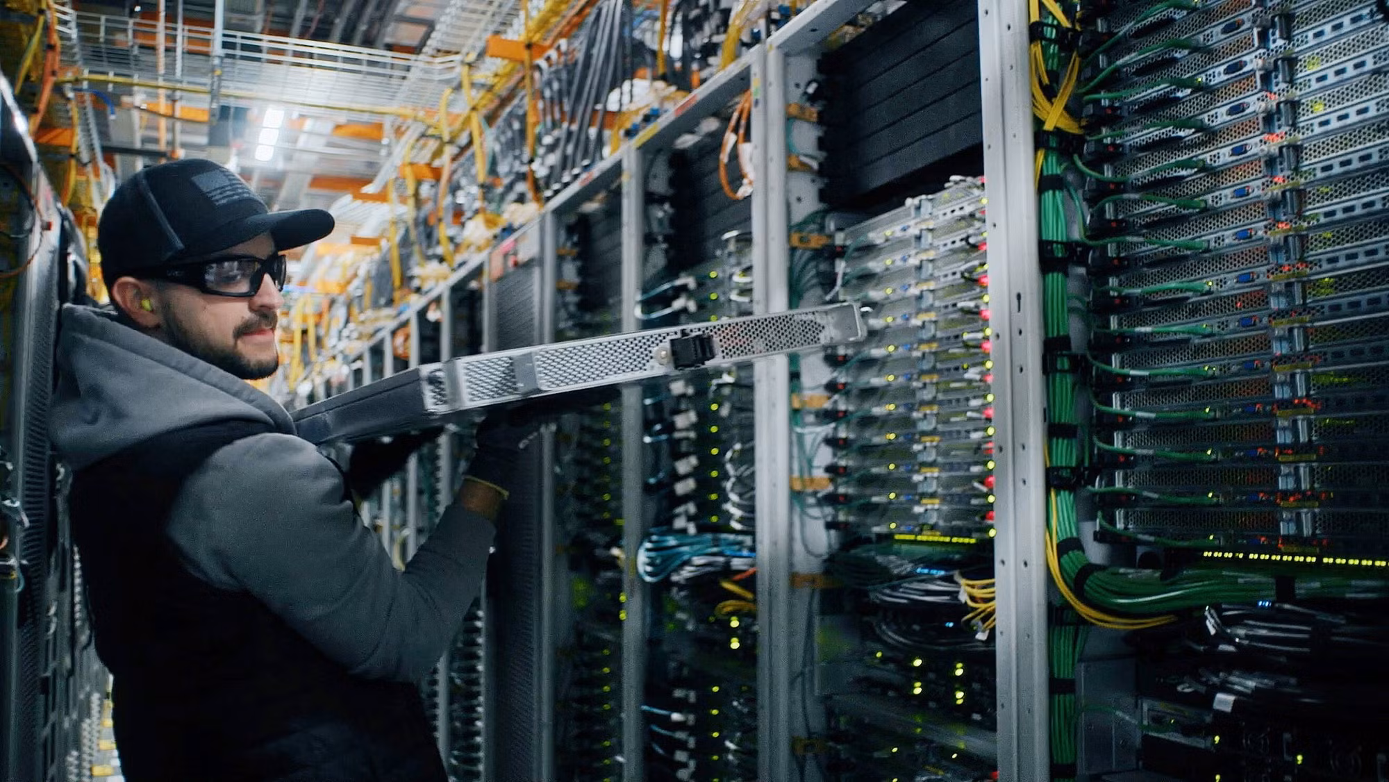Trung tâm dữ liệu tại Amazon Web Services. Ảnh: Amazon News
