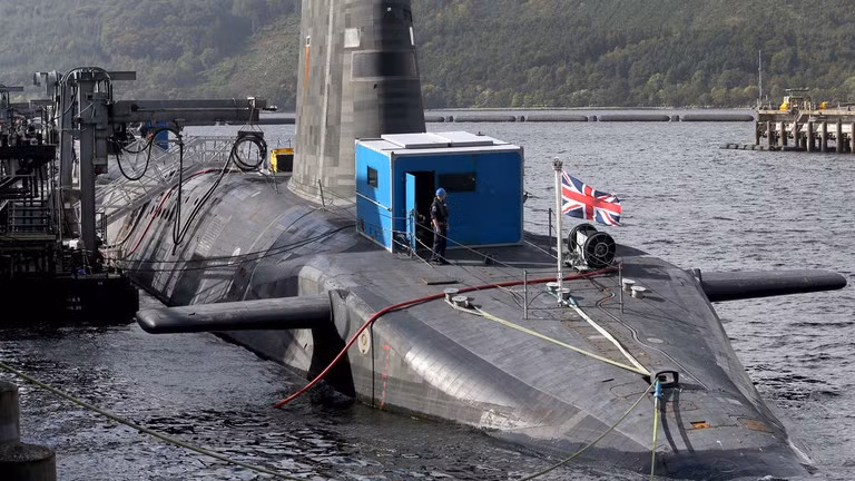Tàu ngầm hạt nhân lớp Vanguard của Anh, HMS Vengeance, tại Căn cứ Hải quân Hoàng gia Clyde ở Faslane, Scotland,. Ảnh tư liệu: PA Images