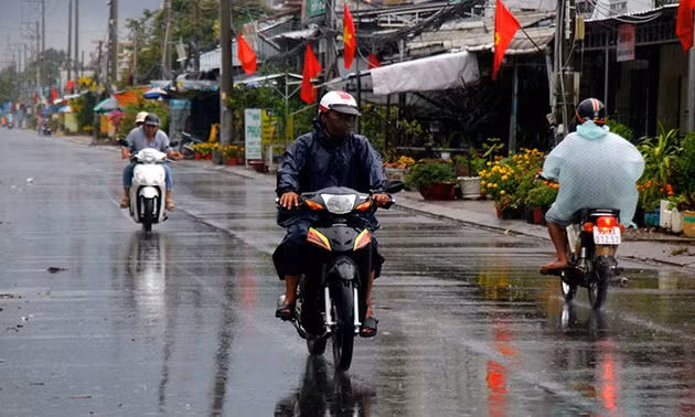 Thời tiết 22/10: Bắc Biển Đông gió giật cấp 11, Nam Bộ mưa to