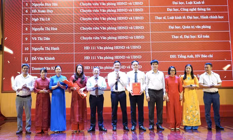 Số lượng, cơ cấu Ủy viên UBND cấp xã được xác định như thế nào?