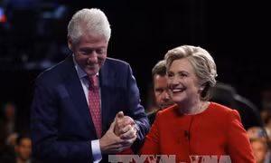 Bà Hillary bứt phá trước thềm "khẩu chiến" cuối cùng