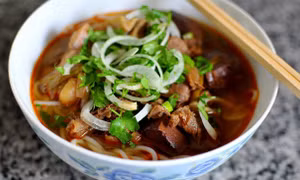 Ăn bún Việt ở quán từng bị khủng bố
