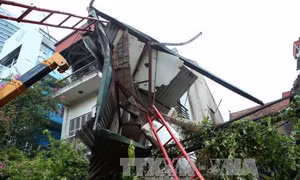Còn 1 người mắc kẹt trong nhà sập tại Cửa Bắc
