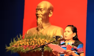 Người phụ nữ không đầu hàng số phận