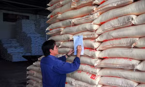 Nghịch lý đường tồn kho nhưng giá cao