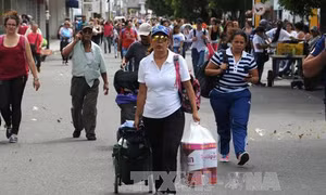 Venezuela cho phép tiếp tục thu thập chữ ký để trưng cầu dân ý