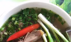Mê mẩn món phở gà gạo lứt Bắc Hà 