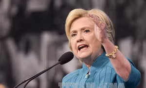 Phe bà Clinton cáo buộc Nga hậu thuẫn đối thủ Trump