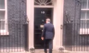 Ông Cameron ngân giai điệu buồn khi chia tay số 10 Downing