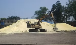 Tập kết, vận chuyển lưu huỳnh bừa bãi gây ô nhiễm 
