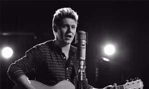 Niall của One Direction khởi nghiệp solo với single “This Town” 