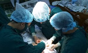 Mổ cứu sống ngư dân trong đêm tại đảo Bạch Long Vĩ