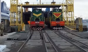 Tàu Ukraine mốc meo ở Trung Quốc vì "hẻo" khách